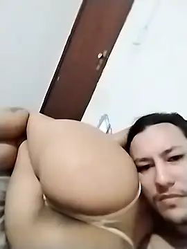 Snapshot of Iasmimbuttercup chatting on November 2025 02:33:01 AM Iasmimbuttercup online show from November 2025 02:33:01 AM