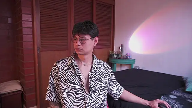 estmonnn online show from February 2026 09:49:01 PM