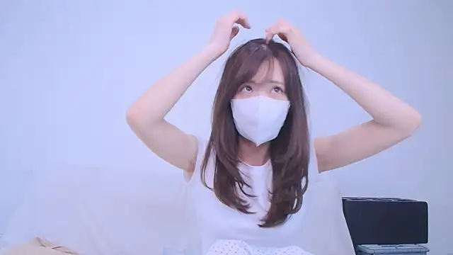 Snapshot of Minami_jjjj chatting on May 2026 08:11:01 AM Minami jjjj online show from May 2026 08:11:01 AM