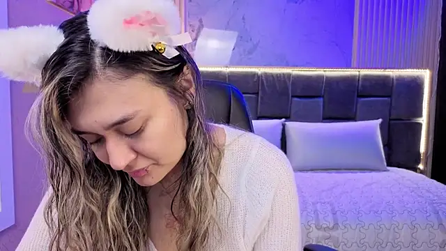 Im-Lola online show from November 2025 08:41:01 PM