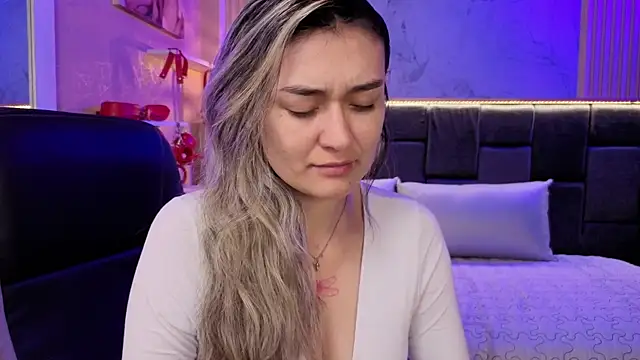 Im-Lola online show from November 2025 08:18:01 PM