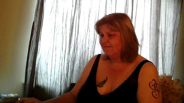 Snapshot of Sylviastar46 chatting on June 2026 03:33:01 PM Sylviastar46 online show from June 2026 03:33:01 PM