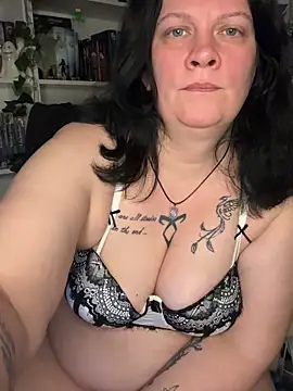 Lara-Live online show from December 2025 10:19:01 PM