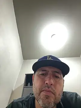 ezrah23 online show from December 2025 06:20:02 AM