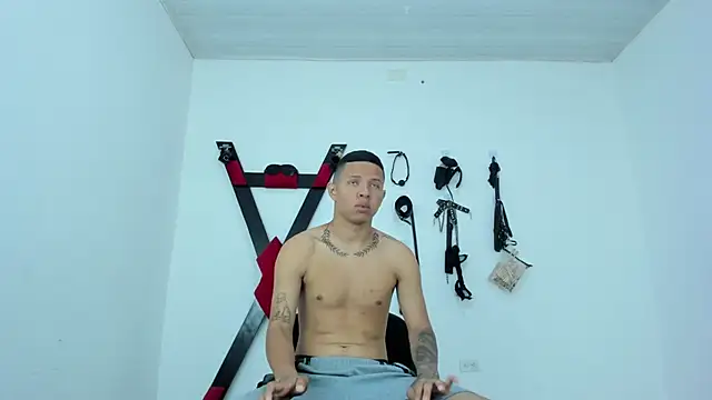 Steven19 LatinBoy online show from November 2025 11:31:02 AM