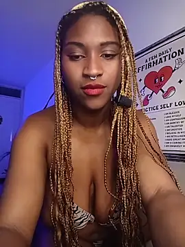 Snapshot of EvonyFoxxx chatting on June 2026 03:18:02 AM EvonyFoxxx online show from June 2026 03:18:02 AM
