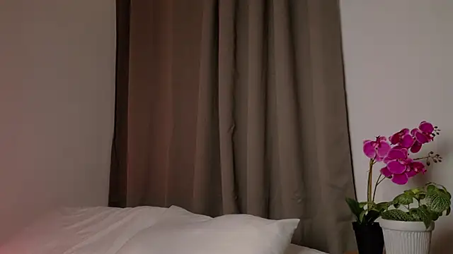 Snapshot of SeleneNova chatting on February 2026 06:07:01 PM SeleneNova online show from February 2026 06:07:01 PM