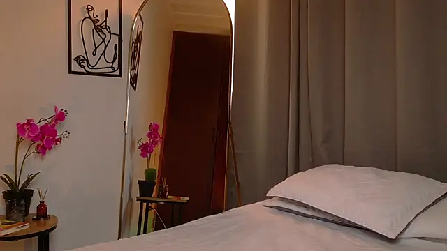 Snapshot of VictoriaNova_ chatting on July 2026 05:05:02 PM VictoriaNova online show from July 2026 05:05:02 PM