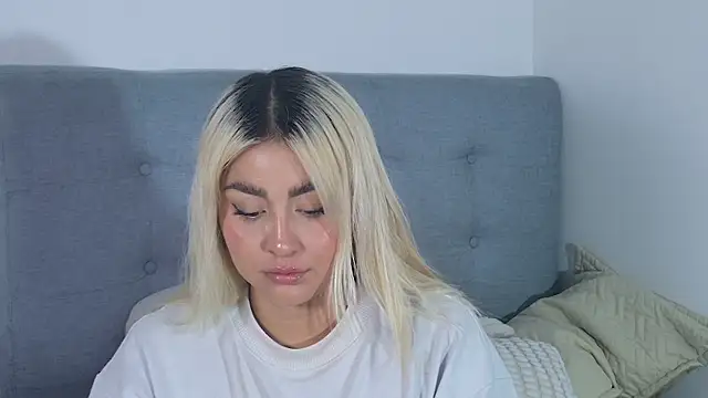 Elina Hills online show from December 2025 02:04:02 PM