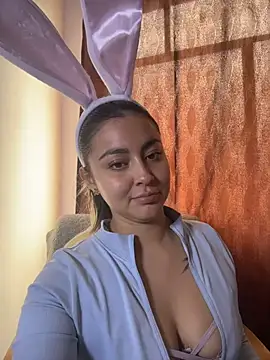 Elina Hills online show from April 2026 07:34:02 PM