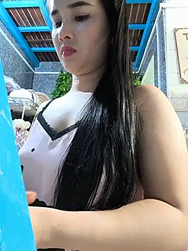 Snapshot of Okleotina9 chatting on May 2026 04:37:02 PM Okleotina9 online show from May 2026 04:37:02 PM
