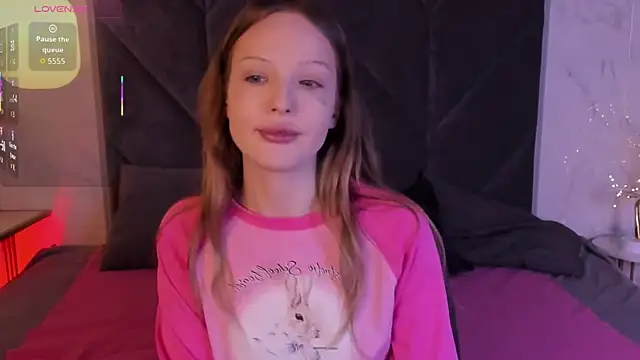 Snapshot of Iris_Fresh chatting on December 2025 08:39:01 PM Iris Fresh online show from December 2025 08:39:01 PM