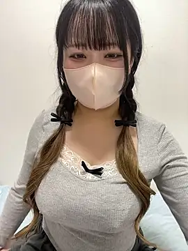 Snapshot of emiri_da_nyan chatting on June 2026 03:23:02 PM emiri da nyan online show from June 2026 03:23:02 PM