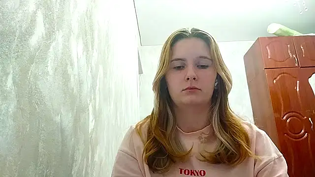 Snapshot of PearlHennington chatting on October 2025 04:30:02 PM PearlHennington online show from October 2025 04:30:02 PM