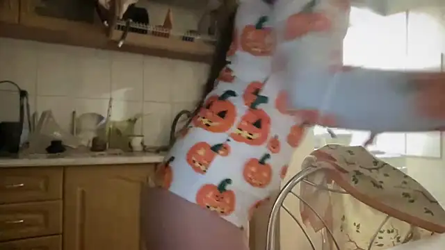 Snapshot of ShizukuHunter chatting on November 2025 04:09:02 PM ShizukuHunter online show from November 2025 04:09:02 PM