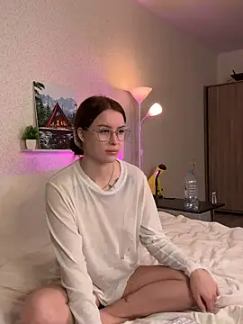 HotMilkis online show from November 2025 08:17:02 AM