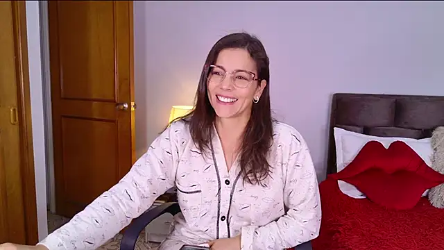 Angie bell online show from November 2025 02:05:02 PM