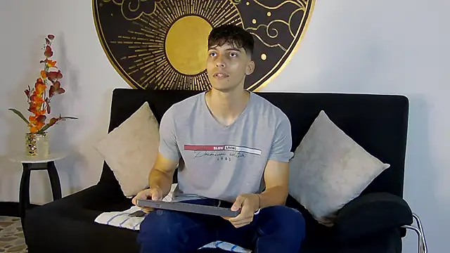 AlessioVitale online show from November 2025 12:04:01 PM