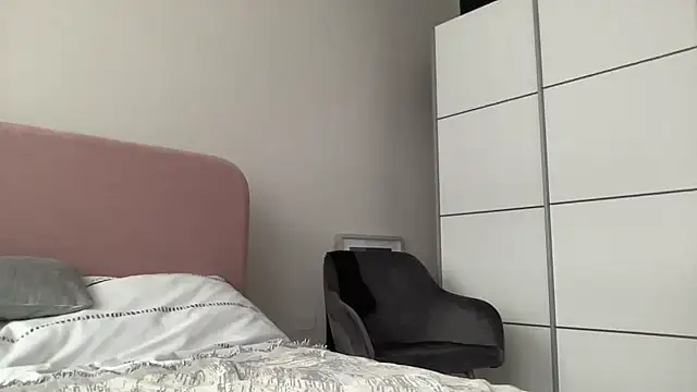 HotLdyllic online show from November 2025 01:33:02 PM