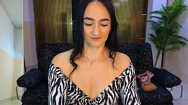 Snapshot of malen_fitnessmilf chatting on February 2026 12:27:01 PM malen fitnessmilf online show from February 2026 12:27:01 PM