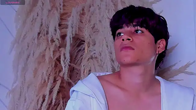 Leo Glow online show from February 2026 12:35:01 PM