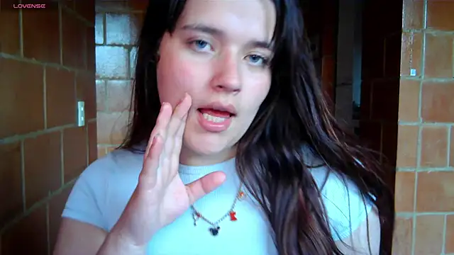 Snapshot of Charlotte_Allen_ chatting on November 2025 10:21:02 PM Charlotte Allen online show from November 2025 10:21:02 PM