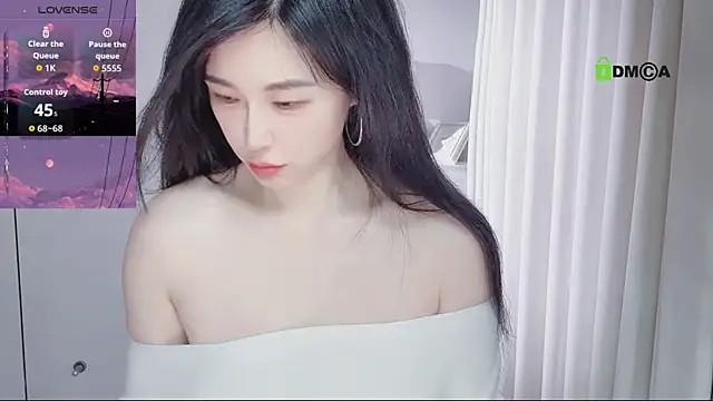 Snapshot of YunShan-33 chatting on May 2026 04:30:01 AM YunShan-33 online show from May 2026 04:30:01 AM