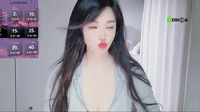 Snapshot of YunShan-33 chatting on May 2026 03:56:01 AM YunShan-33 online show from May 2026 03:56:01 AM