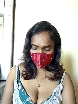 Queen-dhivya online show from February 2026 03:21:02 AM