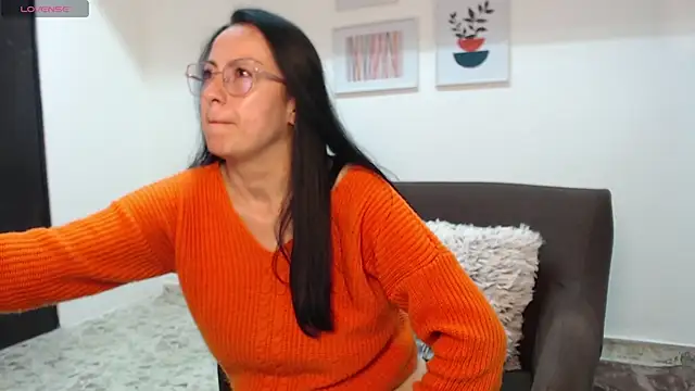 Lauryn Jones online show from November 2025 05:20:01 PM