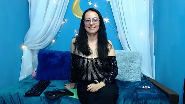 Lauryn Jones online show from November 2025 03:25:02 PM