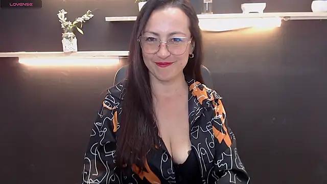 Lauryn Jones online show from March 2026 06:04:01 PM