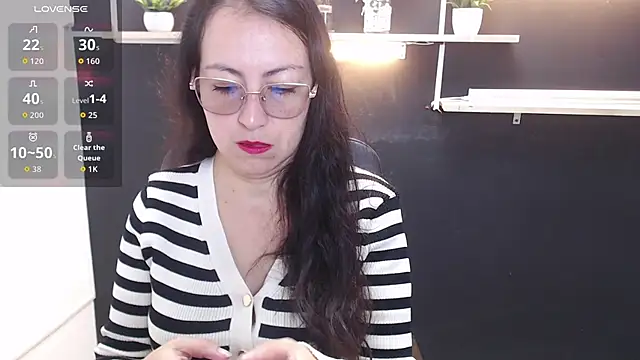 Lauryn Jones online show from April 2026 06:22:01 PM