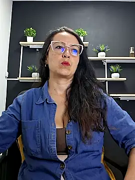 Snapshot of Lauryn_Jones chatting on July 2026 05:48:02 PM Lauryn Jones online show from July 2026 05:48:02 PM