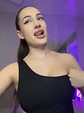 Snapshot of Muna_Luu chatting on November 2025 08:33:02 PM Muna Luu online show from November 2025 08:33:02 PM