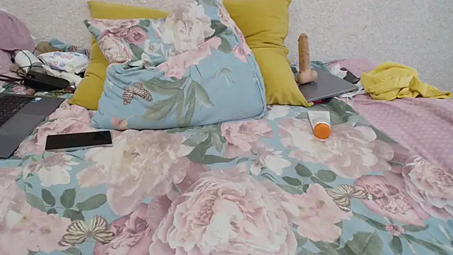 Snapshot of ksenia_444 chatting on February 2026 05:22:02 AM ksenia 444 online show from February 2026 05:22:02 AM