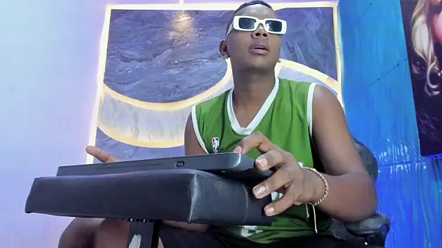 the hot boy0 online show from November 2025 12:28:01 PM