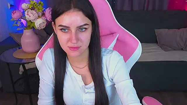 Katrin Mur online show from November 2025 03:34:01 PM