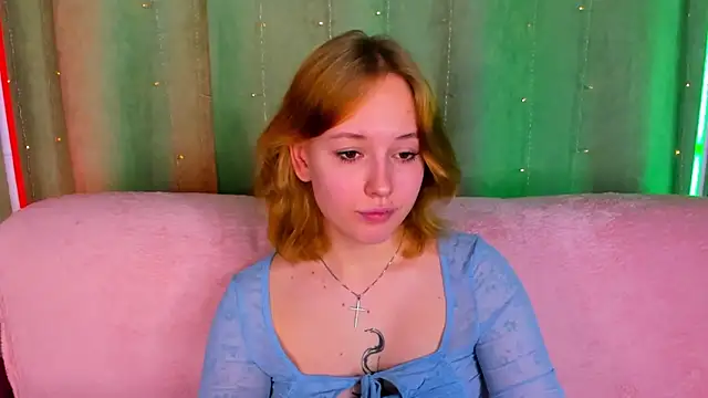 Snapshot of RikkiChoco chatting on April 2026 01:42:02 AM RikkiChoco online show from April 2026 01:42:02 AM