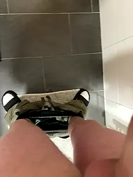 timtom19 online show from November 2025 04:11:02 PM