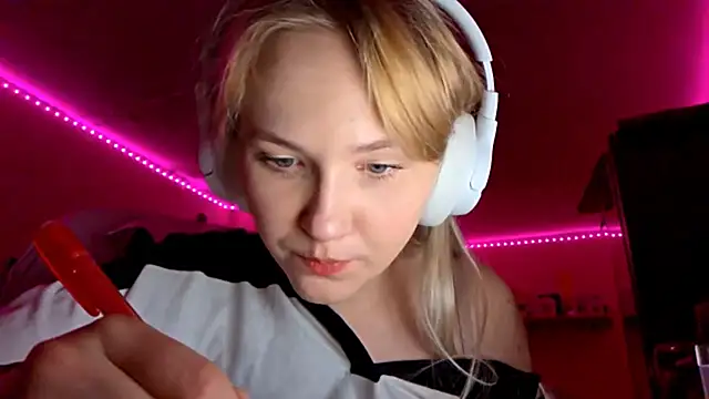 KarinRobertson online show from November 2025 06:32:01 PM