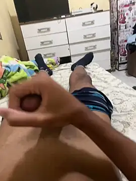 Novinhode18   online show from December 2025 04:00:02 AM