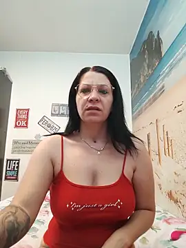 Snapshot of SugarDiamonds chatting on June 2026 06:21:02 AM SugarDiamonds online show from June 2026 06:21:02 AM