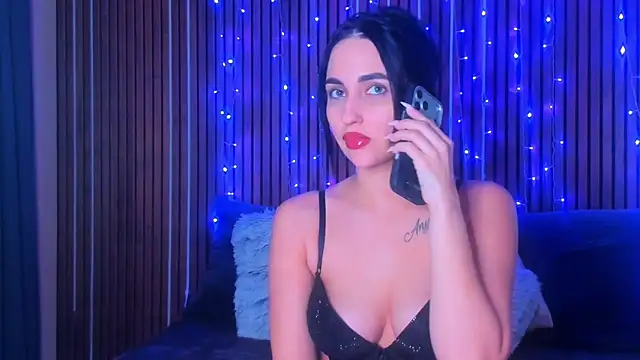 Snapshot of CamillaParis25 chatting on December 2025 05:43:02 PM CamillaParis25 online show from December 2025 05:43:02 PM