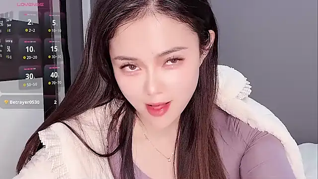 Snapshot of Yesenia- chatting on November 2025 02:06:01 PM Yesenia- online show from November 2025 02:06:01 PM