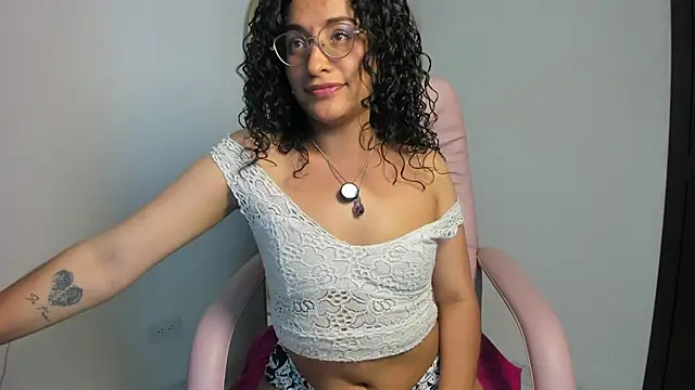 misslya00 online show from November 2025 08:57:01 PM