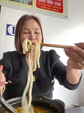 Liliy2x online show from November 2025 02:00:01 AM