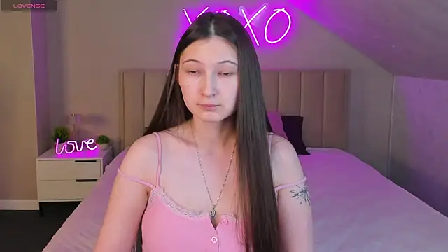 Snapshot of Ella_Burns chatting on April 2026 01:40:01 AM Ella Burns online show from April 2026 01:40:01 AM