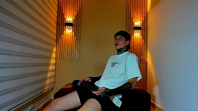 DANTE ARMSTRONG online show from November 2025 04:01:02 AM