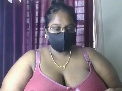 Snapshot of hootypriya chatting on June 2026 07:21:02 AM hootypriya online show from June 2026 07:21:02 AM